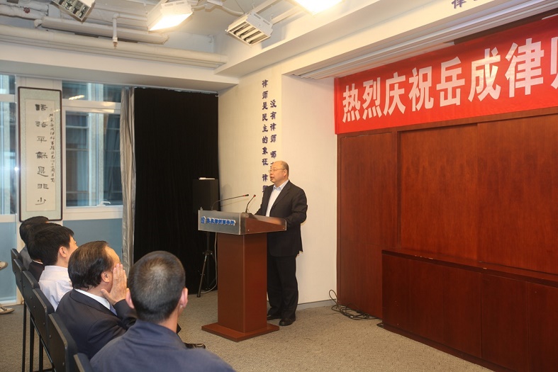 岳成律师举办答谢教授午宴宴请近百位教授_岳成律师事
